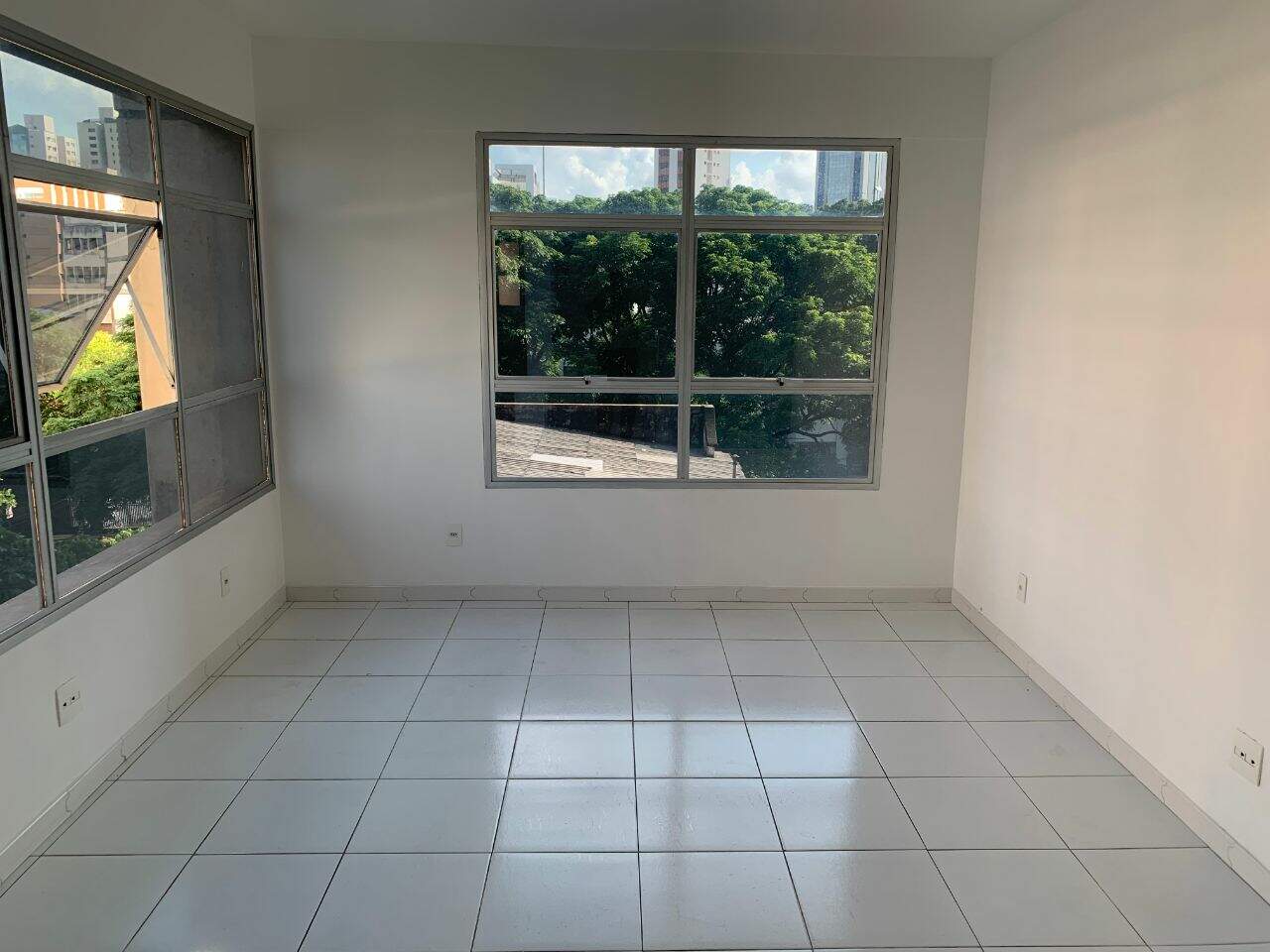 Sala para aluguel, no Barro Preto.: NULL