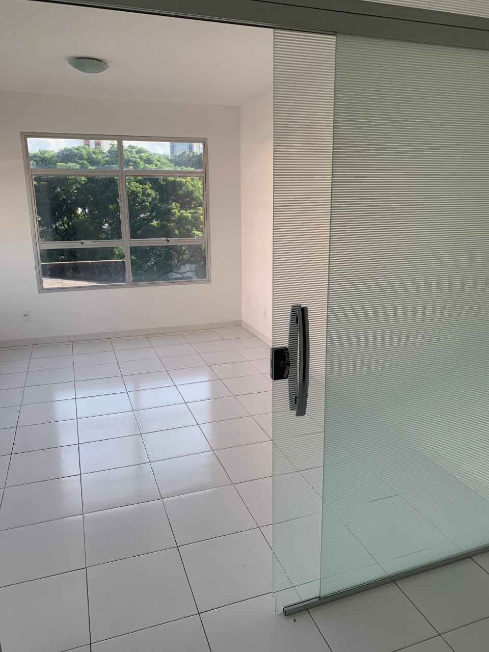 Sala para aluguel, no Barro Preto.: NULL