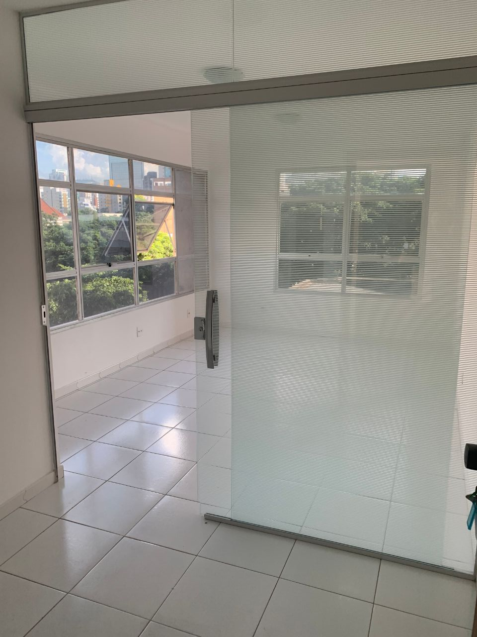 Sala para aluguel, no Barro Preto.: NULL