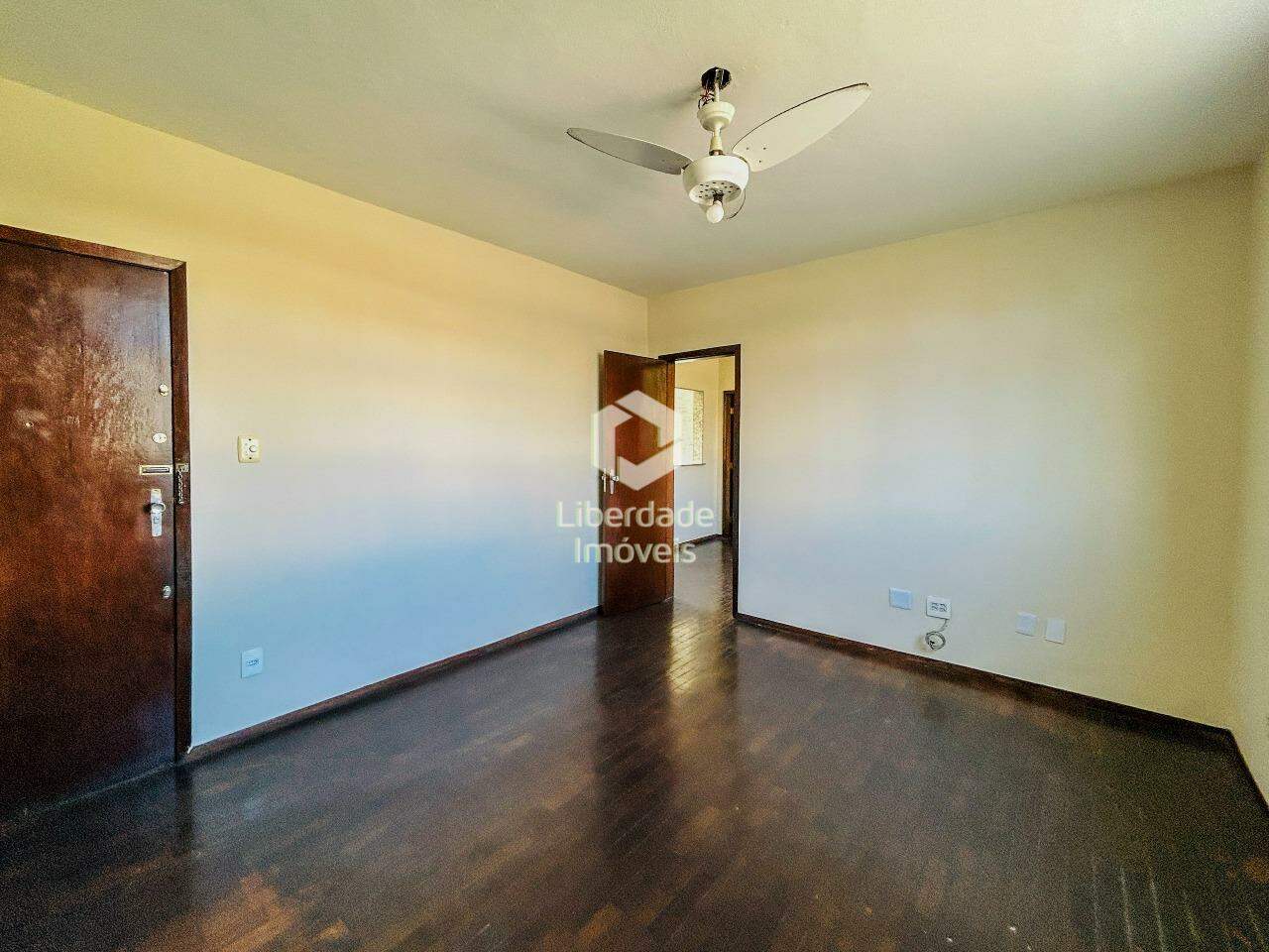 Apartamento para aluguel, 3 quartos no Colégio Batista.: 