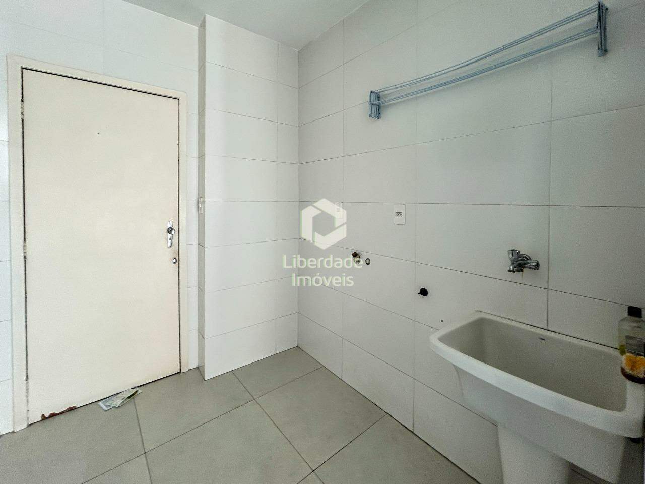 Apartamento para aluguel, 3 quartos no Colégio Batista.: 