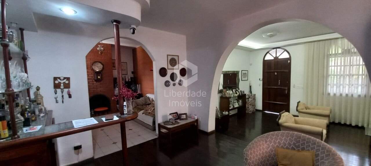 Casa Duplex à venda, 4 quartos no Colégio Batista.: NULL