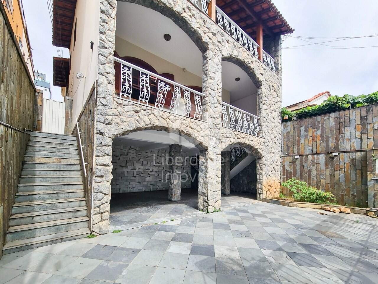 Casa comercial para aluguel, 6 quartos no Caiçara.: 
