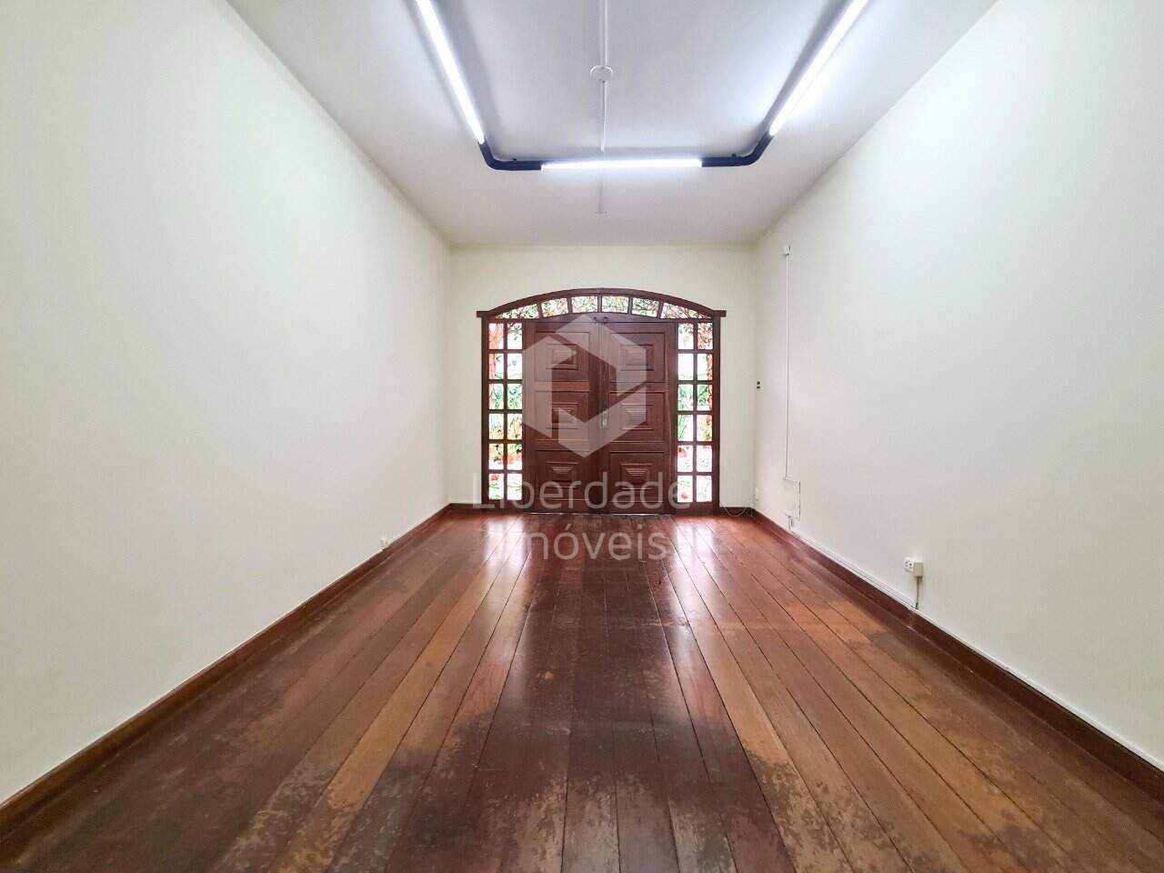 Casa comercial para aluguel, 6 quartos no Caiçara.: 