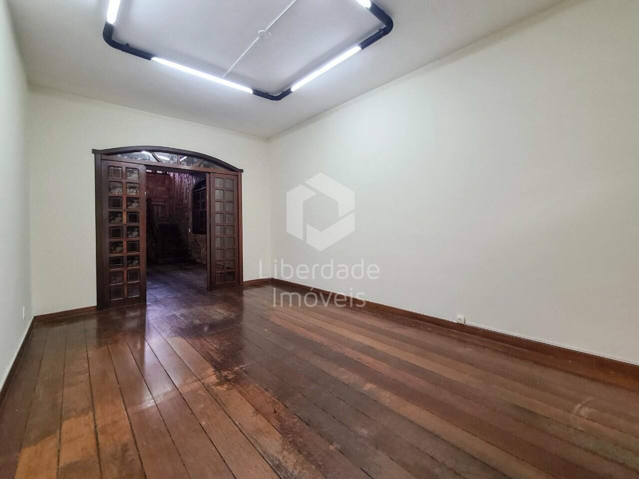 Casa comercial para aluguel, 6 quartos no Caiçara.: 