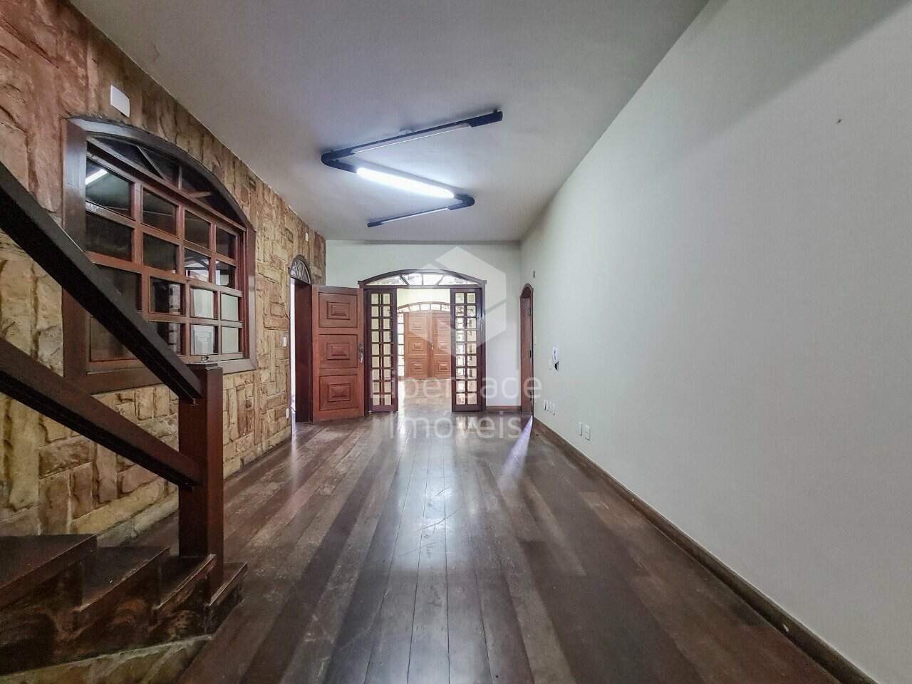 Casa comercial para aluguel, 6 quartos no Caiçara.: 