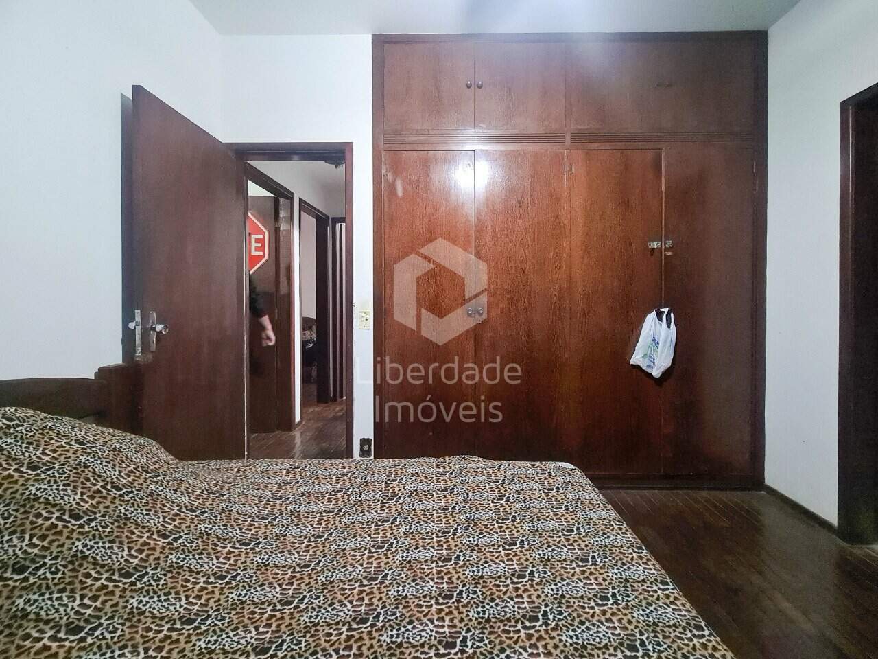https://cdn.imoview.com.br/liberdadeimoveis/Imoveis/4470/if9yyq6761_49256495927e54e90.jpg?1718956292