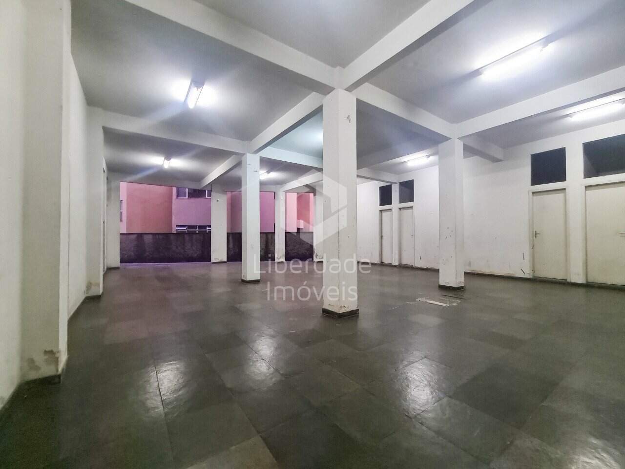 https://cdn.imoview.com.br/liberdadeimoveis/Imoveis/4470/if9yyq6761_4925649592bf37f8d.jpg?1718956292