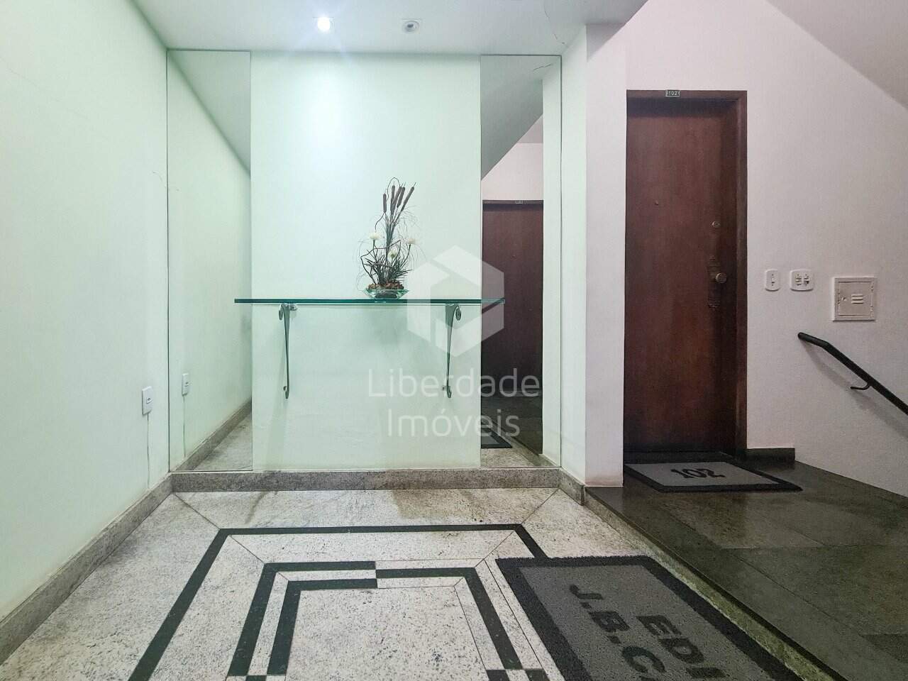 https://cdn.imoview.com.br/liberdadeimoveis/Imoveis/4470/if9yyq6761_4925649592cd85174.jpg?1718956292