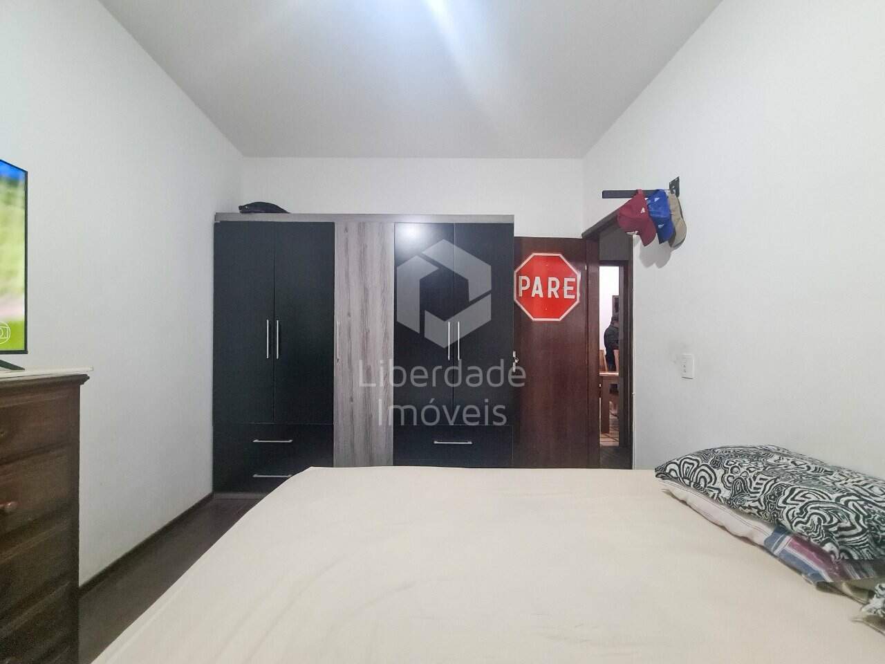 https://cdn.imoview.com.br/liberdadeimoveis/Imoveis/4470/if9yyq6761_4925649592d2308a6.jpg?1718956292