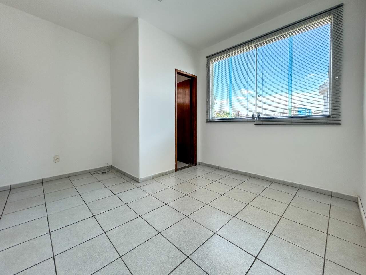 Sala para aluguel, no Caiçara.: 