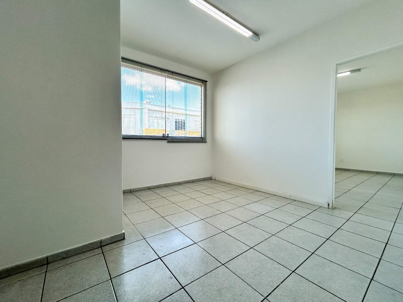 Sala para aluguel, no Caiçara.: 