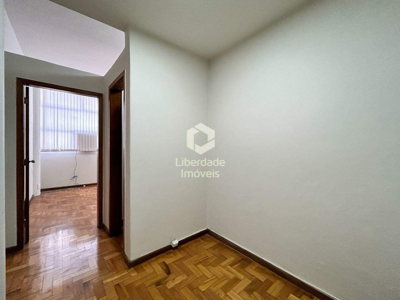 Sala à venda, no Centro.: 