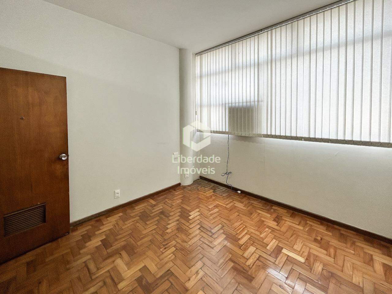 Sala à venda, no Centro.: 