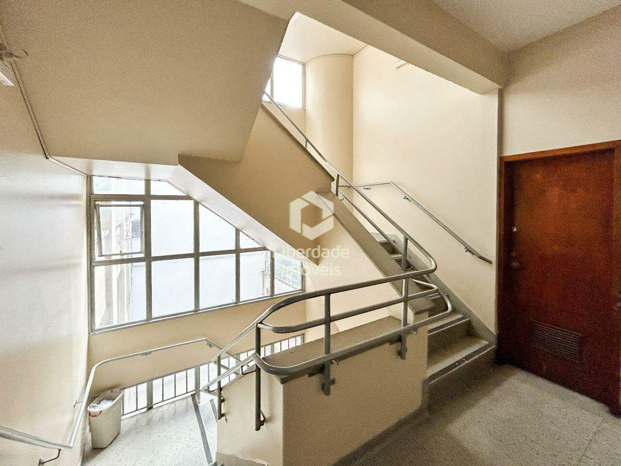 Sala à venda, no Centro.: 