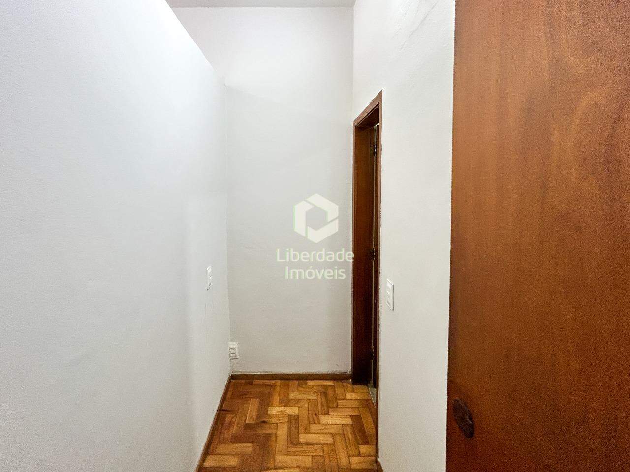 Sala à venda, no Centro.: 