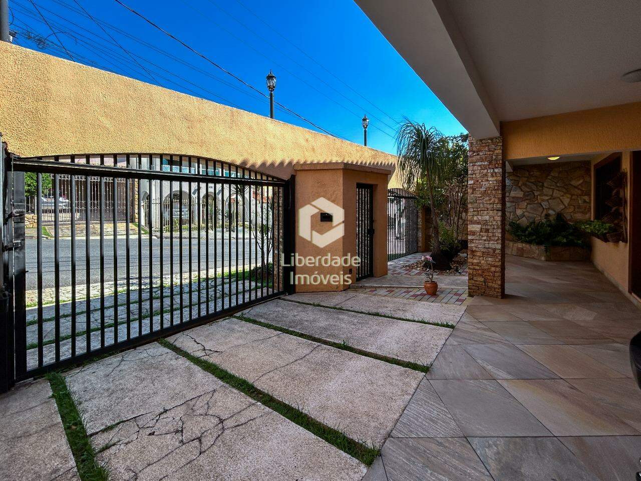 Casa à venda, 4 quartos no Caiçara.: 
