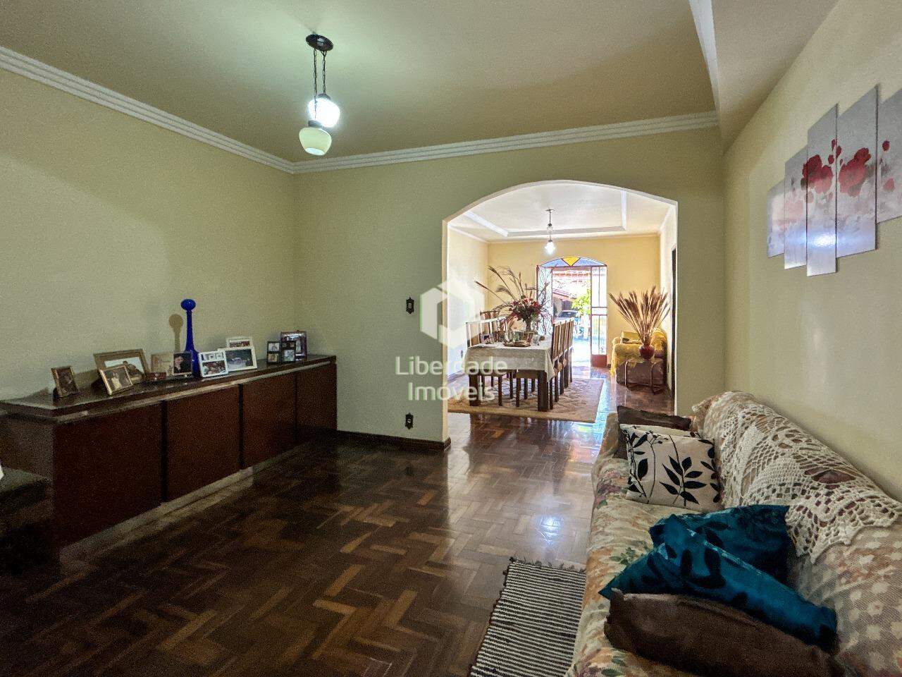 Casa à venda, 4 quartos no Caiçara.: 