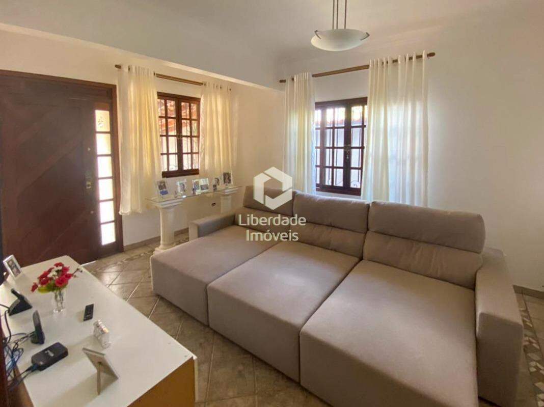 Casa à venda, 4 quartos no Caiçara.: 