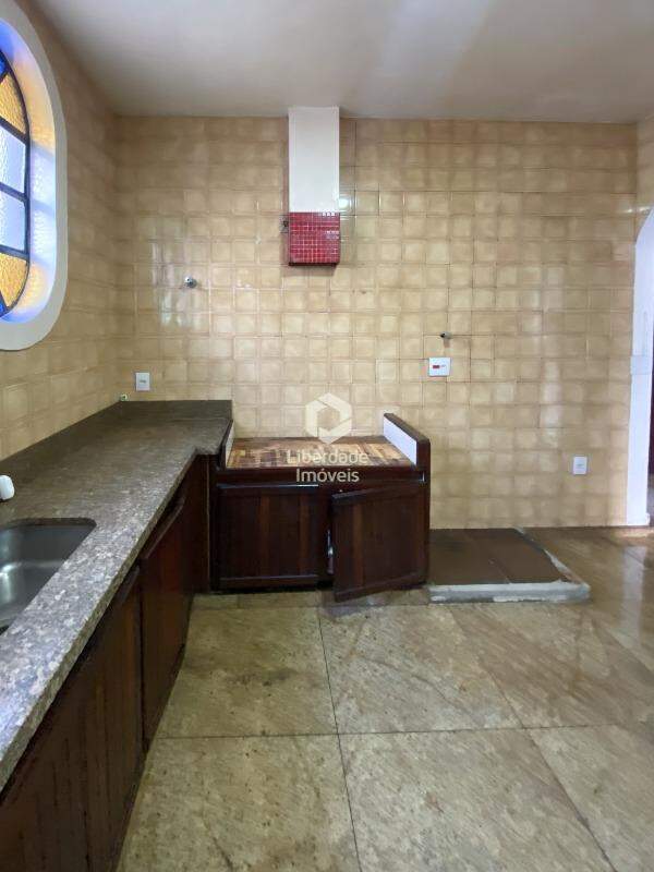Casa à venda, 6 quartos no Caiçara.: 