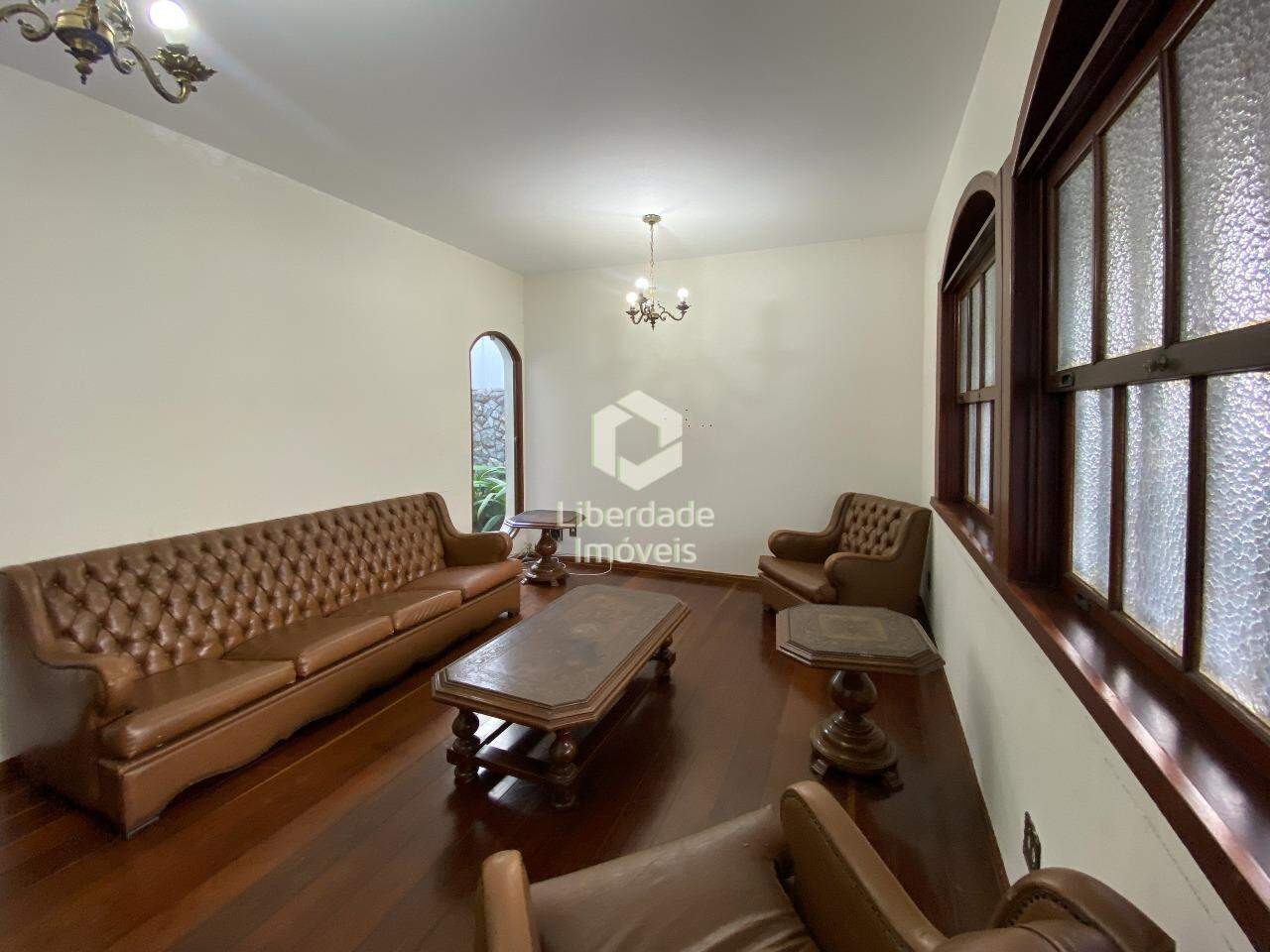 Casa à venda, 6 quartos no Caiçara.: 