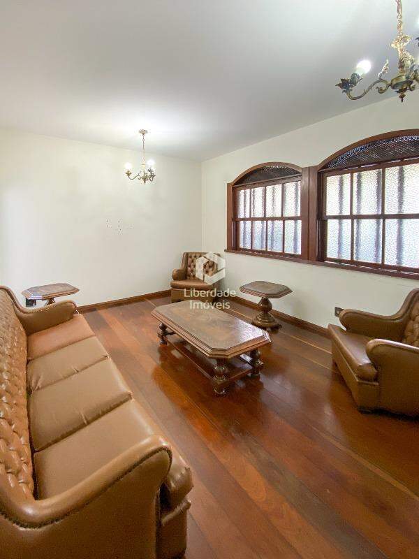 Casa à venda, 6 quartos no Caiçara.: 