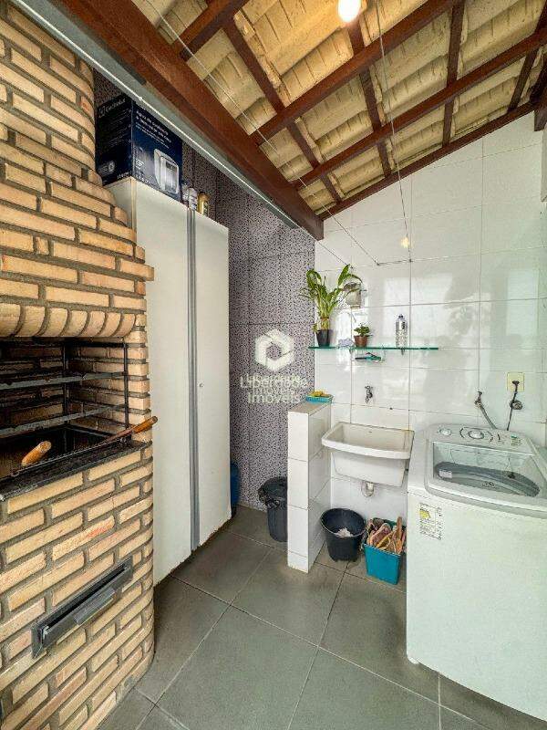 Casa geminada à venda, 3 quartos no Caiçara.: 