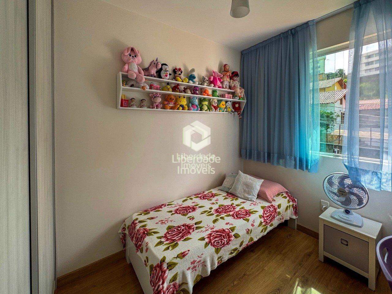 Casa geminada à venda, 3 quartos no Caiçara.: 