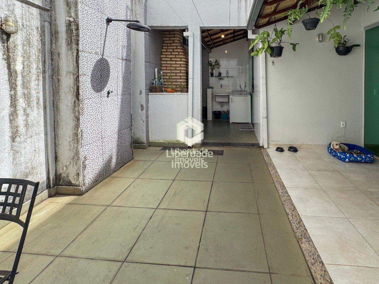 Casa geminada à venda, 3 quartos no Caiçara.: 