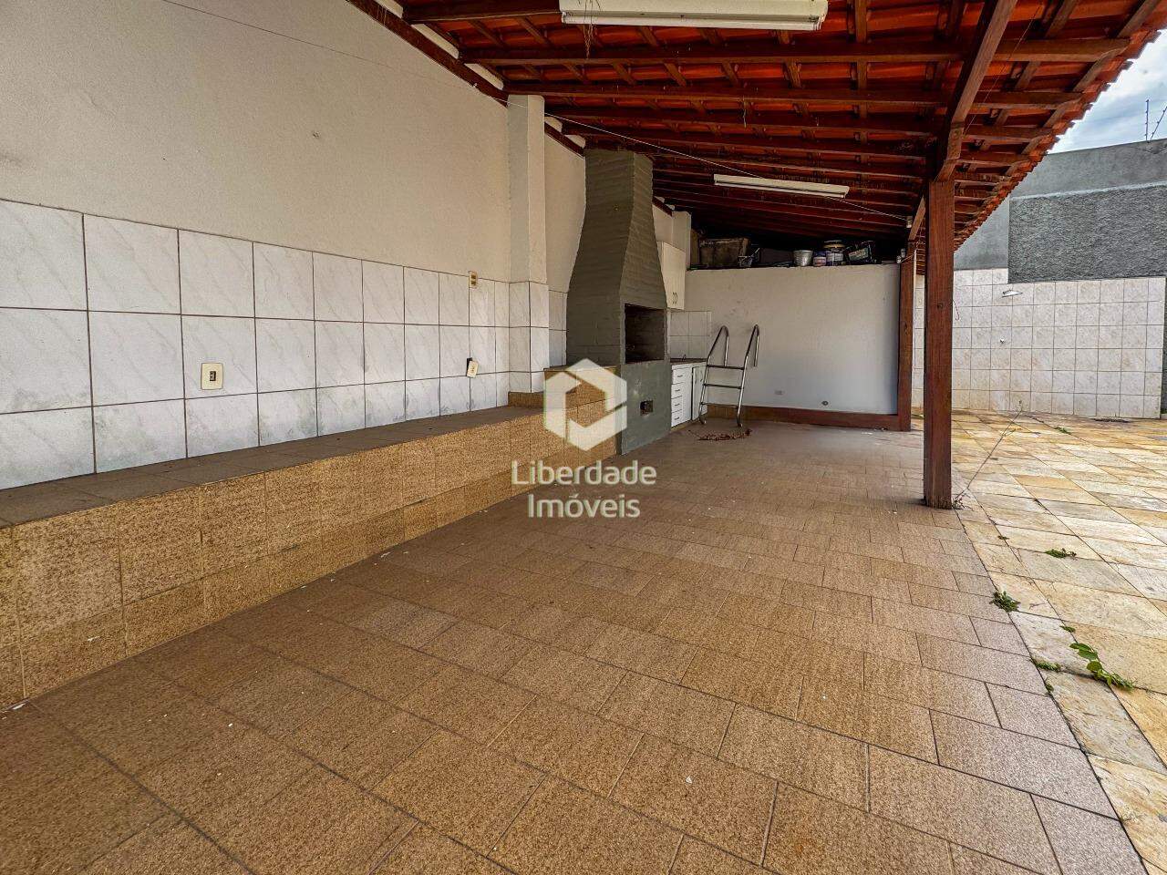 Casa à venda, 4 quartos no Álvaro Camargos.: 
