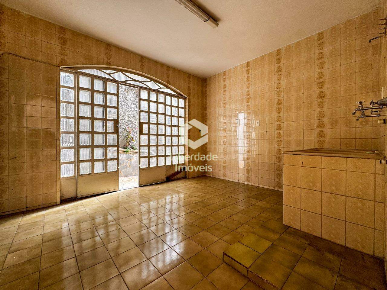 Casa à venda, 4 quartos no Álvaro Camargos.: 