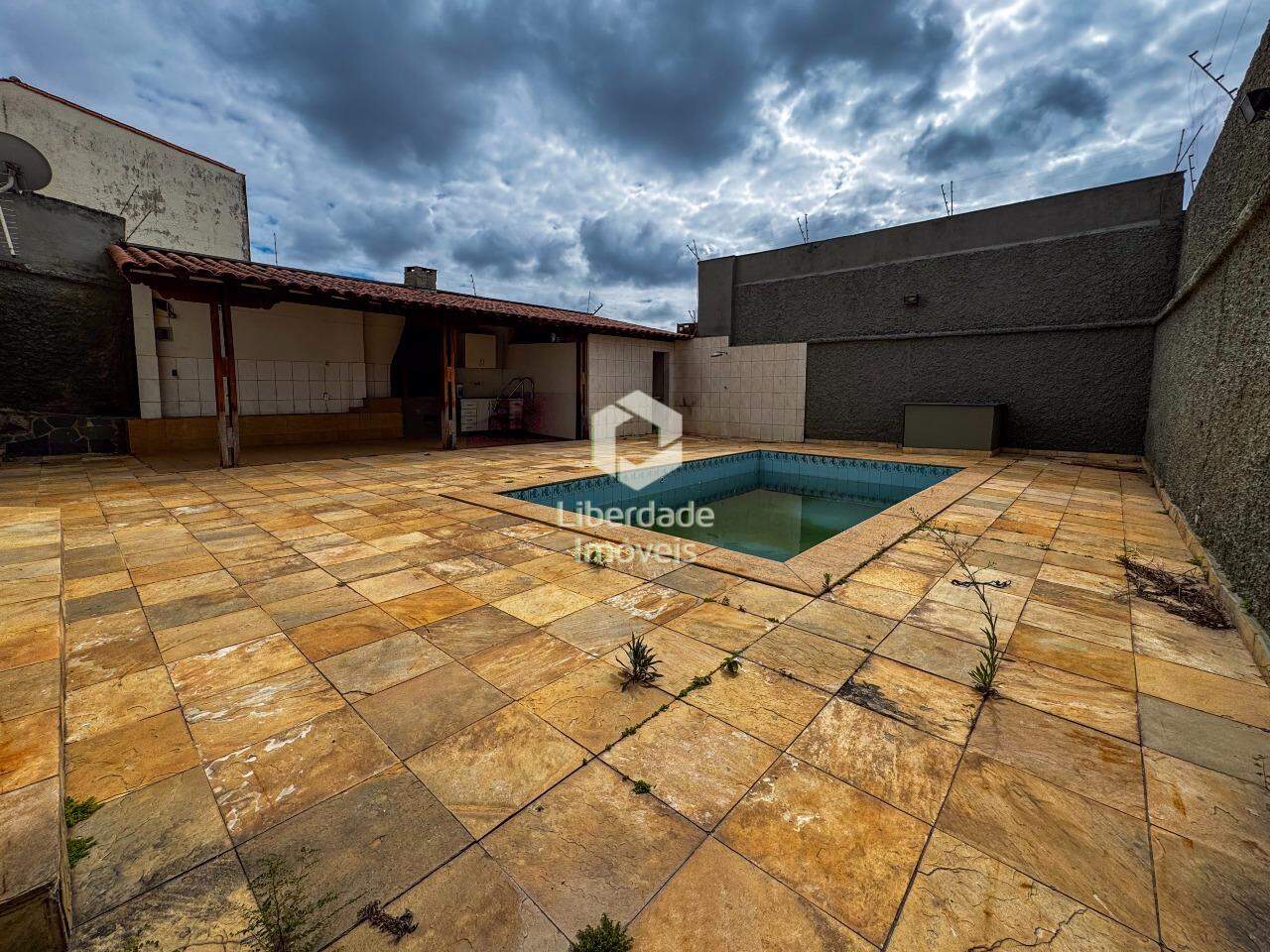 Casa à venda, 4 quartos no Álvaro Camargos.: 