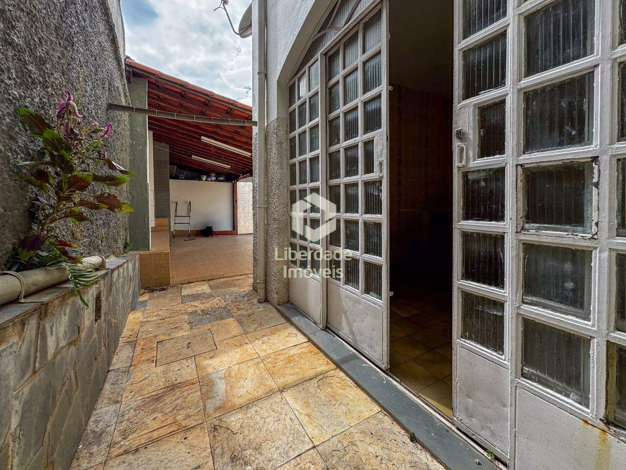 Casa à venda, 4 quartos no Álvaro Camargos.: 