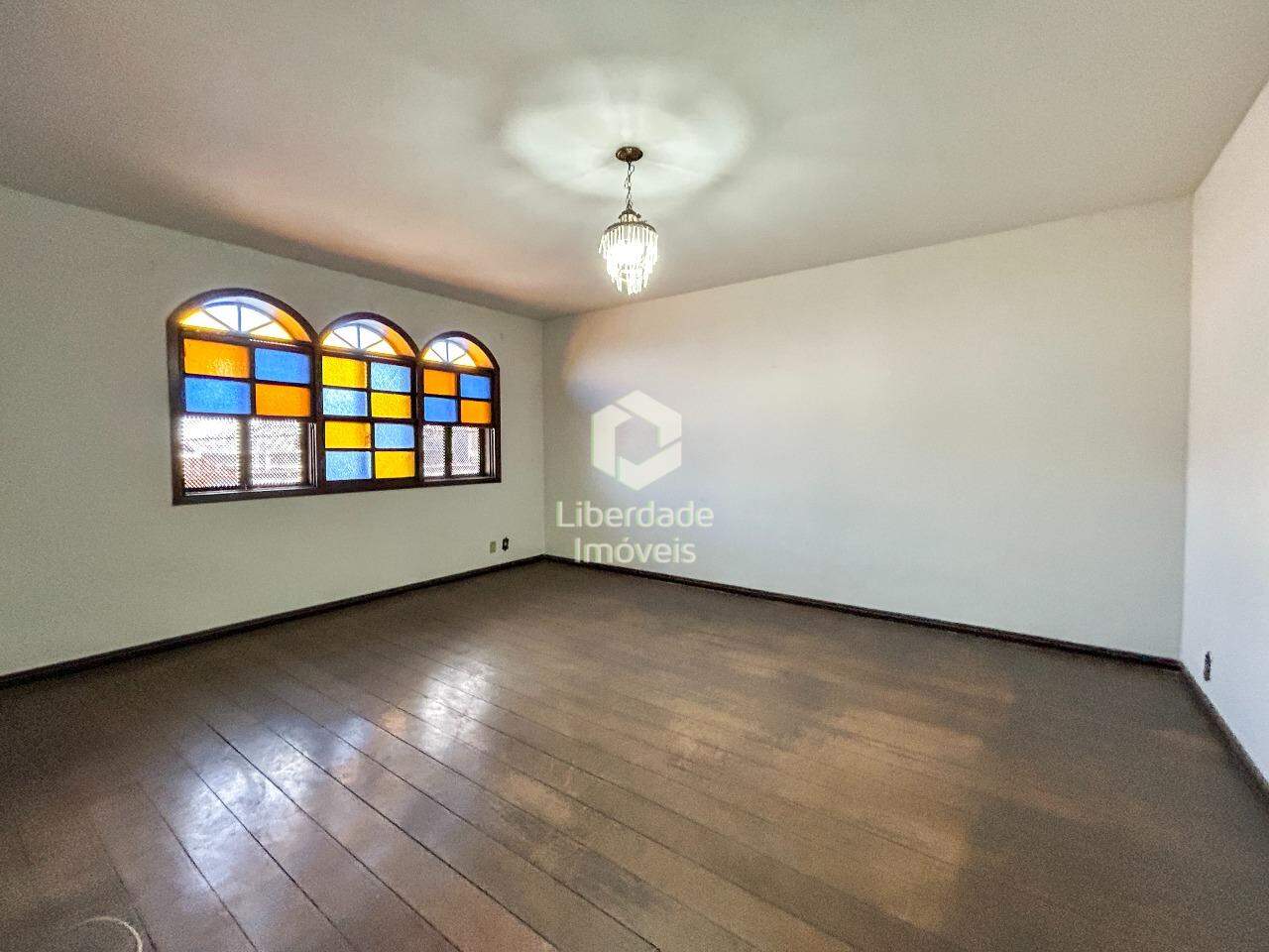 Casa à venda, 4 quartos no Caiçara.: 