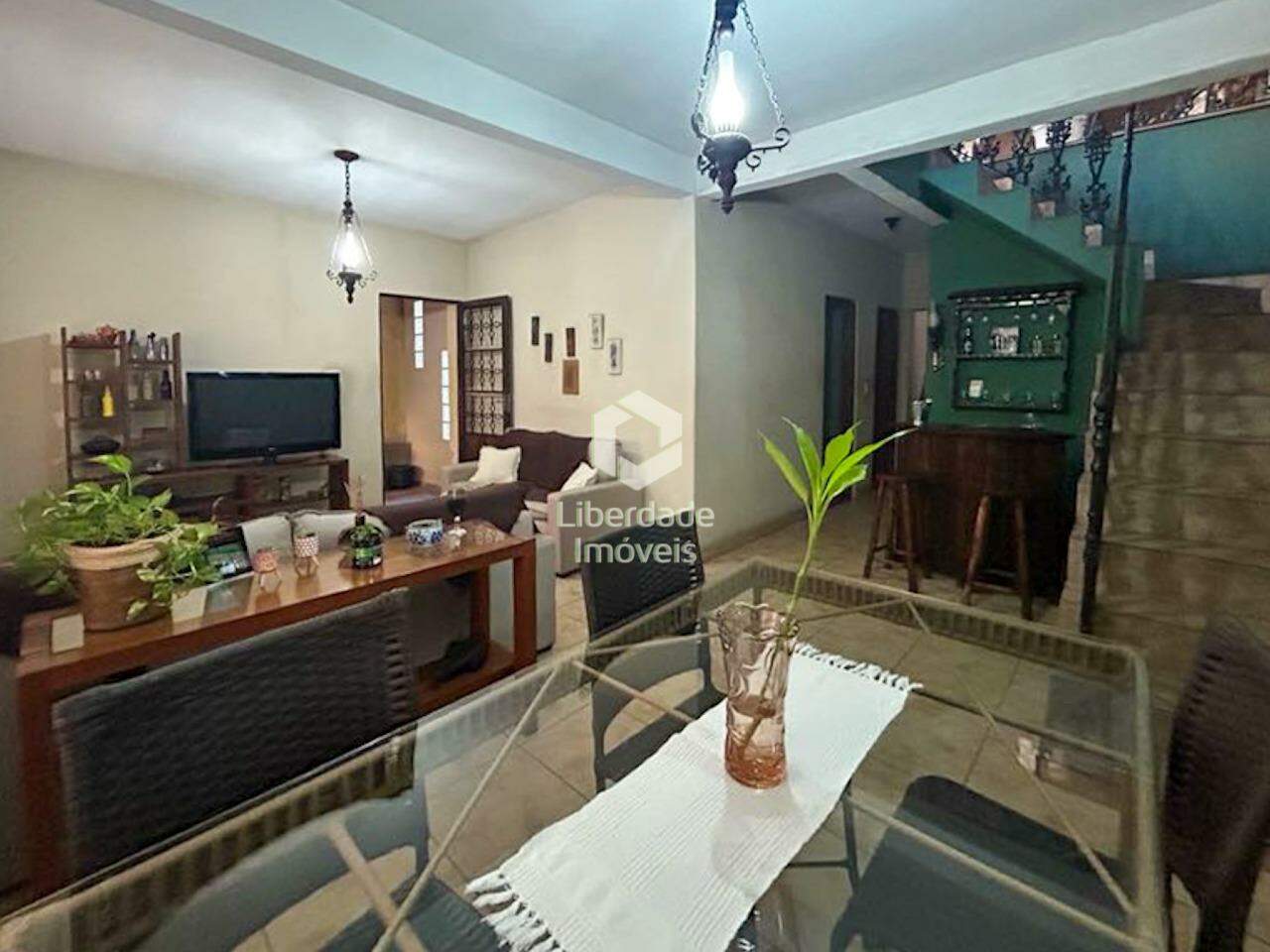 Casa à venda, 4 quartos no Carlos Prates.: 
