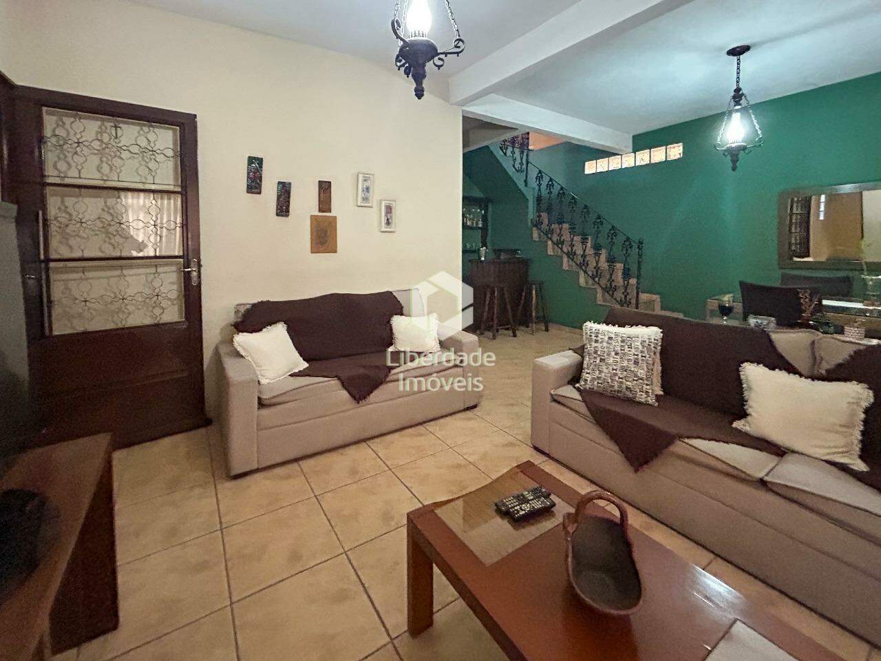 Casa à venda, 4 quartos no Carlos Prates.: 