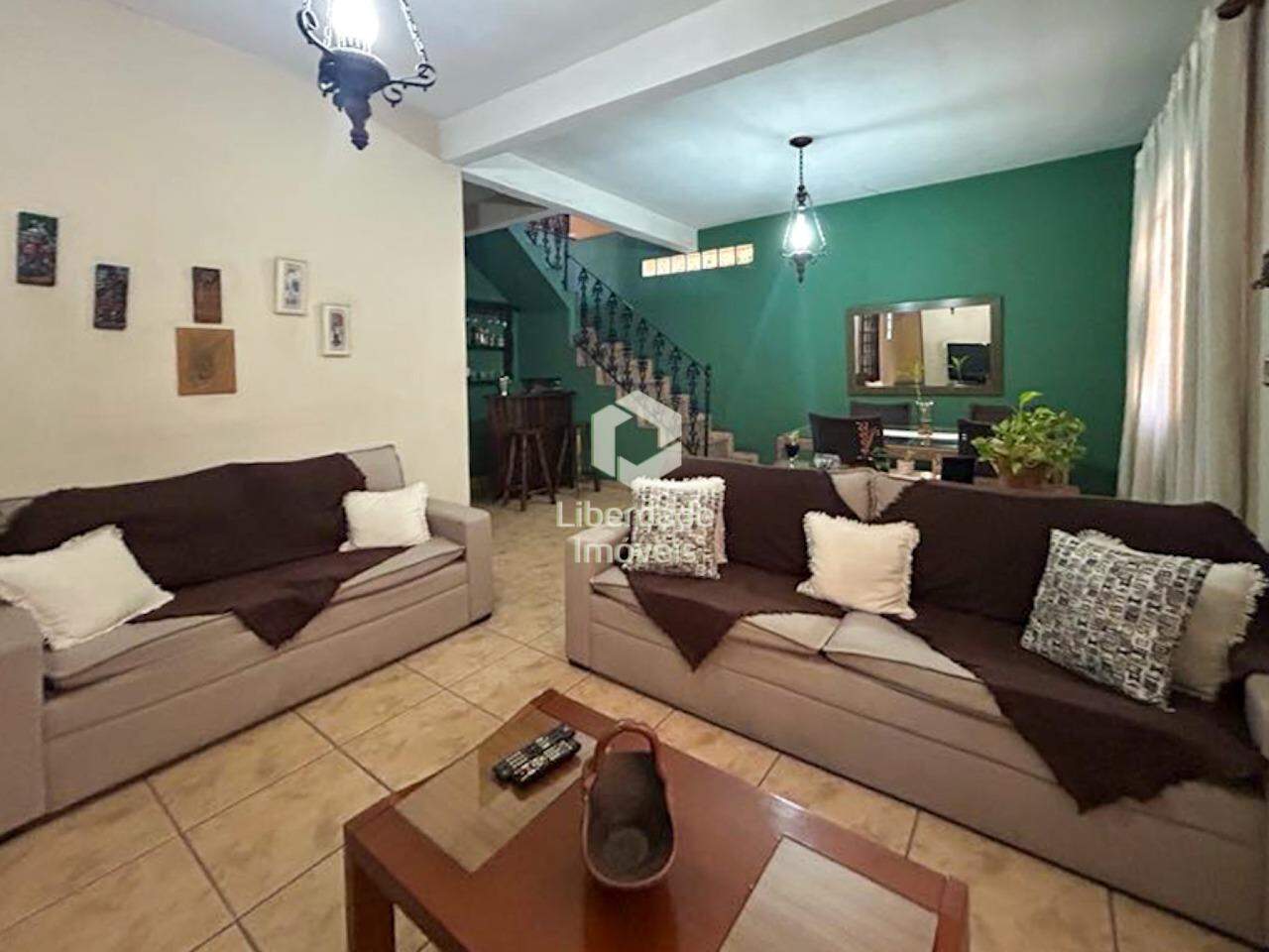 Casa à venda, 4 quartos no Carlos Prates.: 