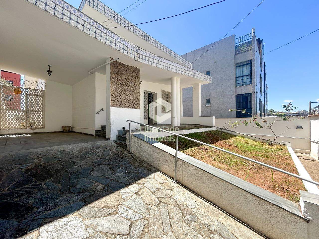Casa à venda, 4 quartos no Colégio Batista.: 