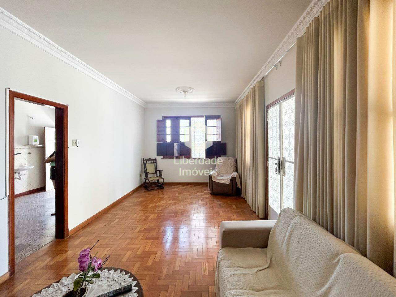 Casa à venda, 4 quartos no Colégio Batista.: 