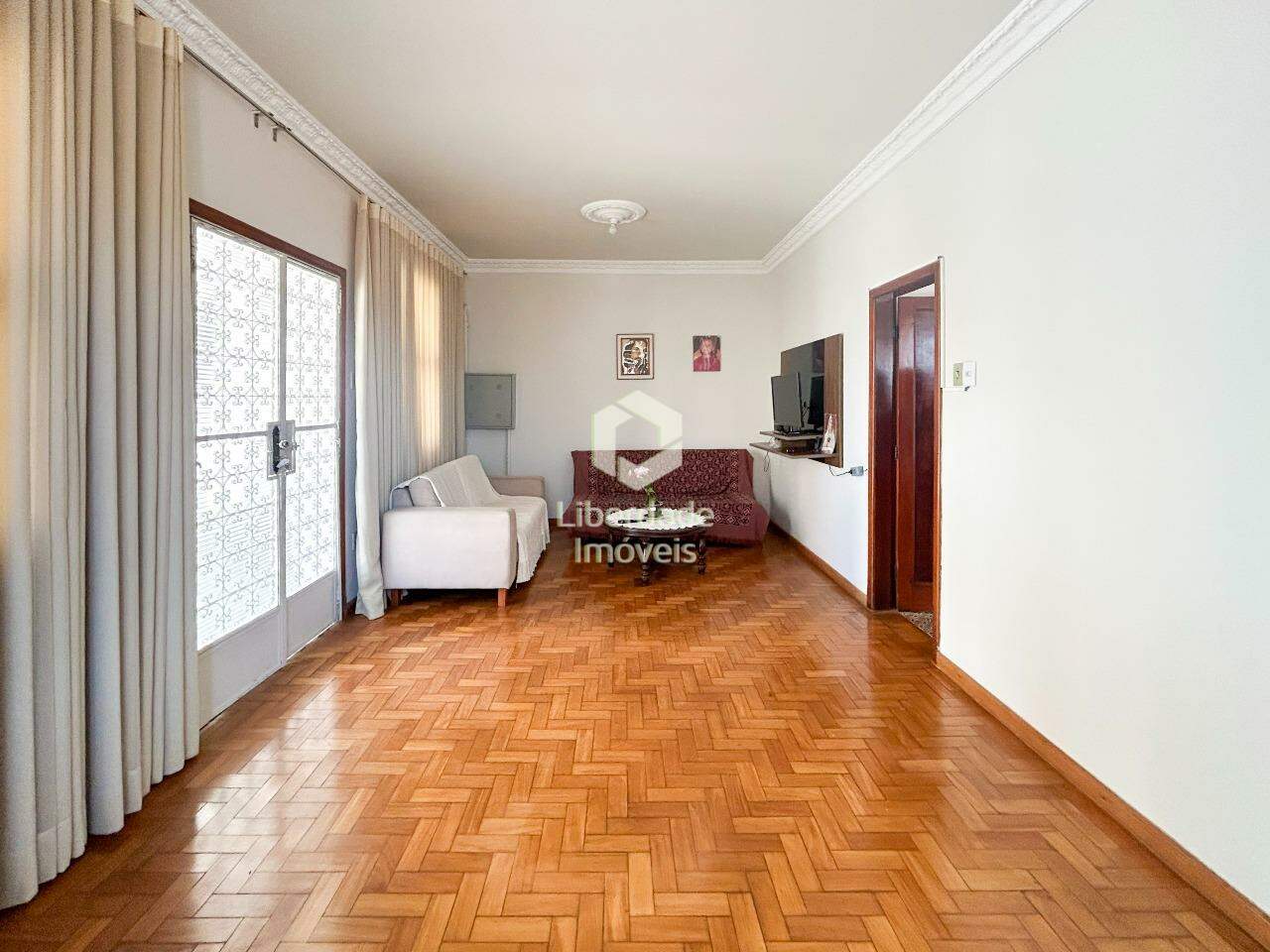 Casa à venda, 4 quartos no Colégio Batista.: 