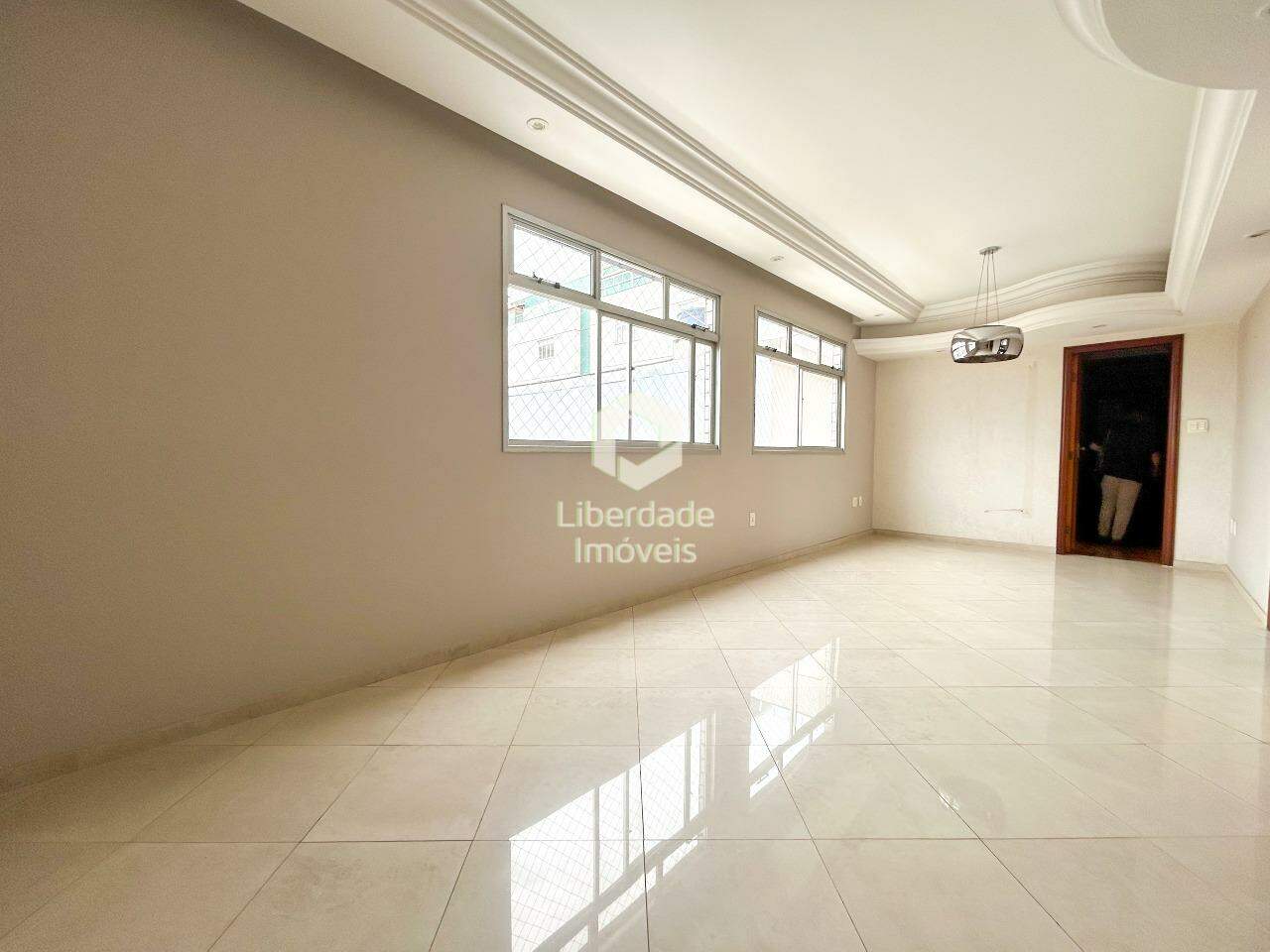 Apartamento à venda, 4 quartos no Carlos Prates.: 