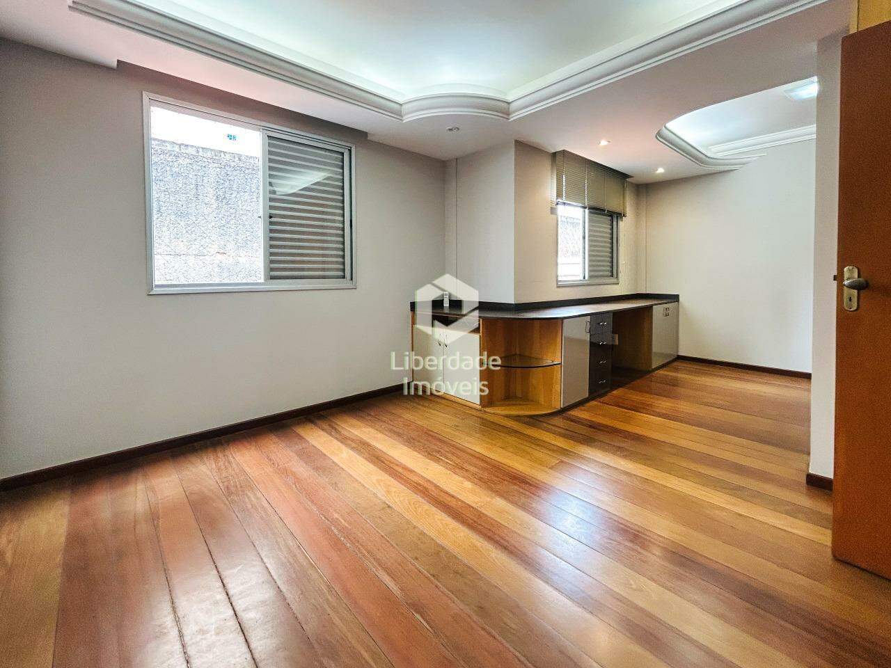 Apartamento à venda, 4 quartos no Carlos Prates.: 