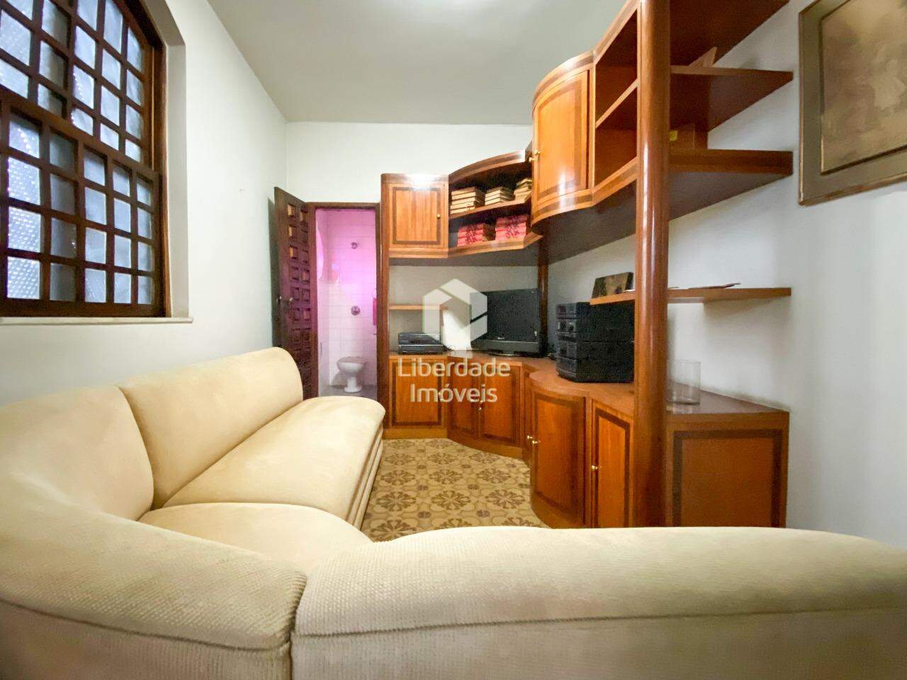 Casa à venda, 4 quartos no Caiçara.: 