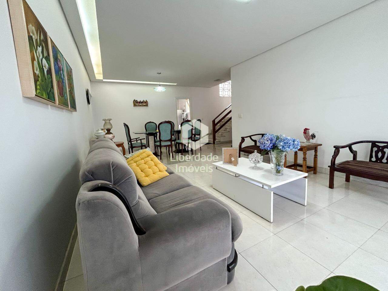 Casa à venda, 6 quartos no Jardim Montanhês.: 