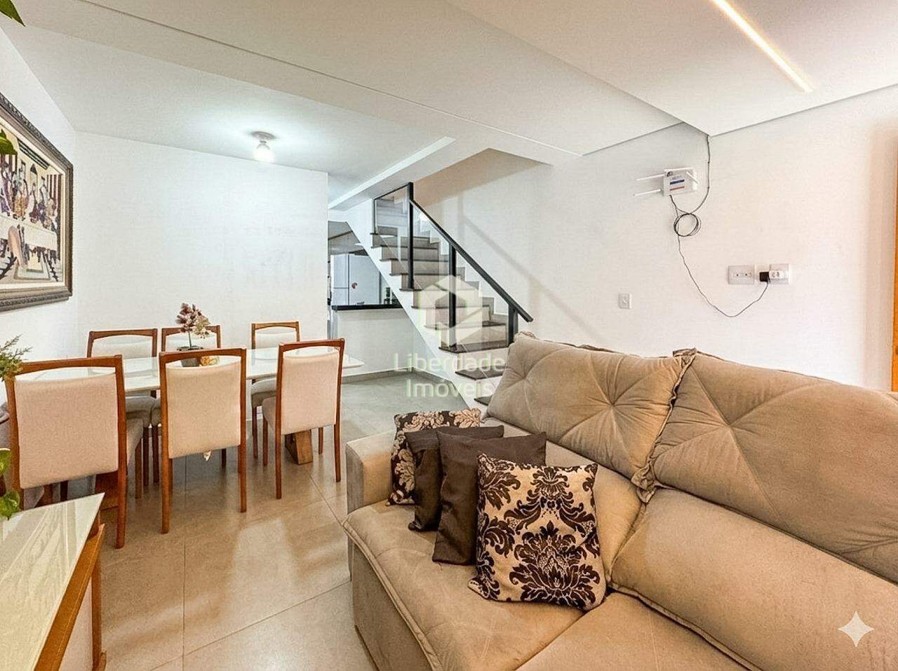 Casa geminada à venda, 3 quartos no Caiçara.: 