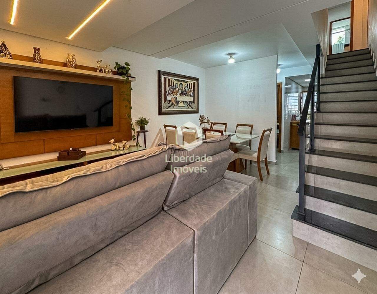 Casa geminada à venda, 3 quartos no Caiçara.: 