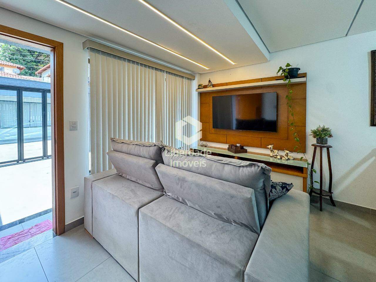 Casa geminada à venda, 3 quartos no Caiçara.: 