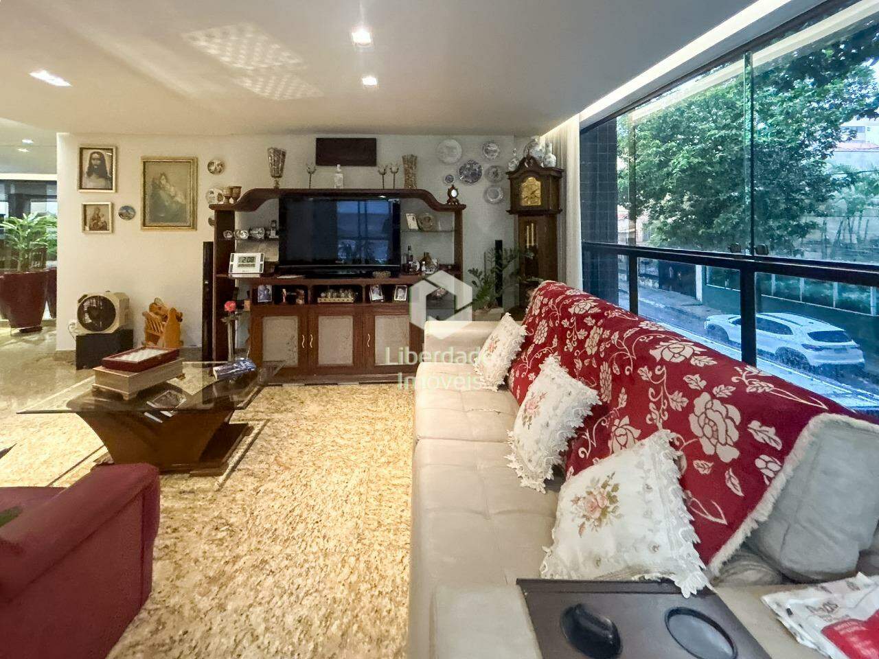 Apartamento com área privativa à venda, 4 quartos no Jaraguá.: 