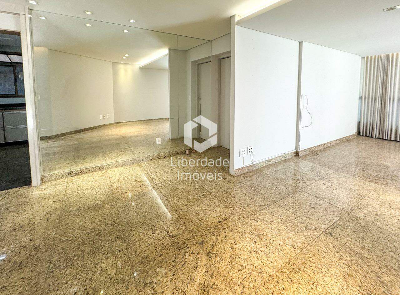 Apartamento com área privativa à venda, 4 quartos no Jaraguá.: 