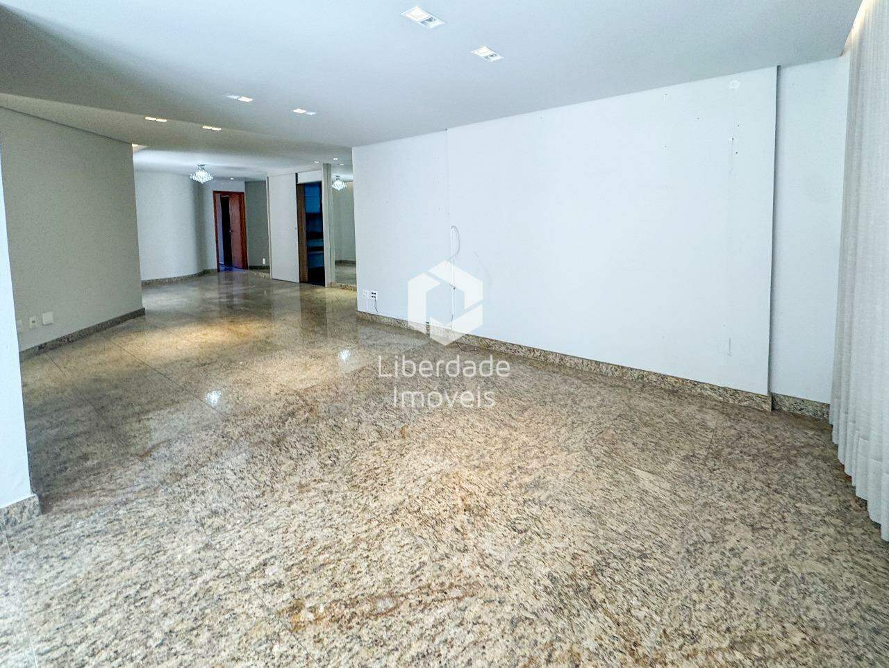 Apartamento com área privativa à venda, 4 quartos no Jaraguá.: 